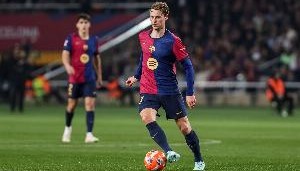 每体：德容与巴萨续约谈判进展顺利